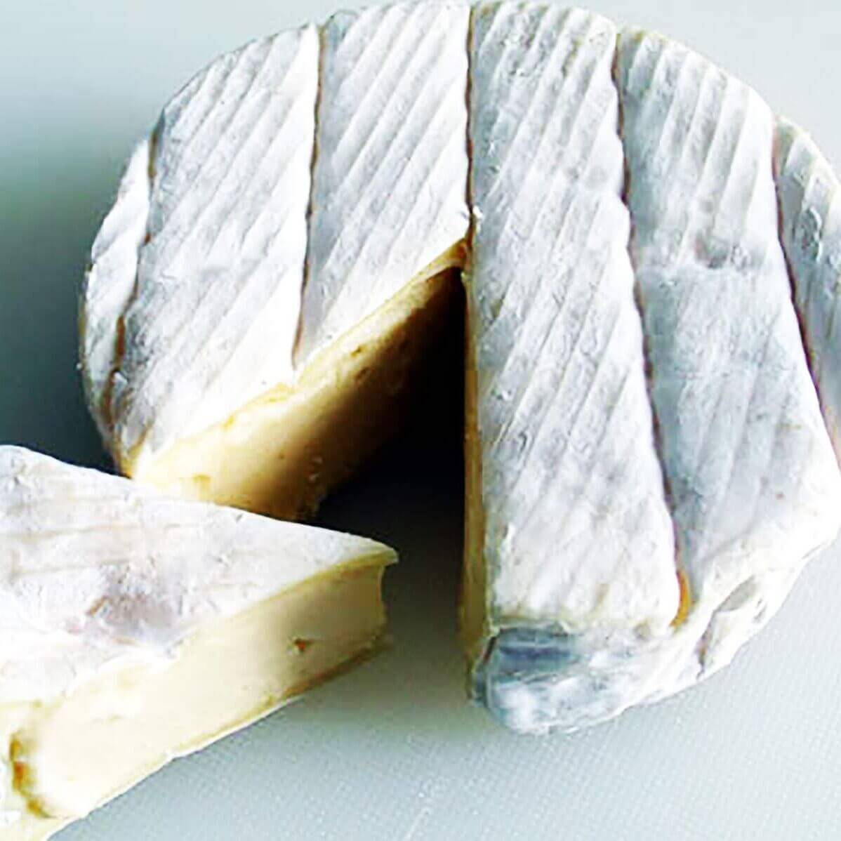 Сорт мягкого сыра 5 букв сканворд. Сыр Пон Левек. Сыр с белой плесенью камамбер.